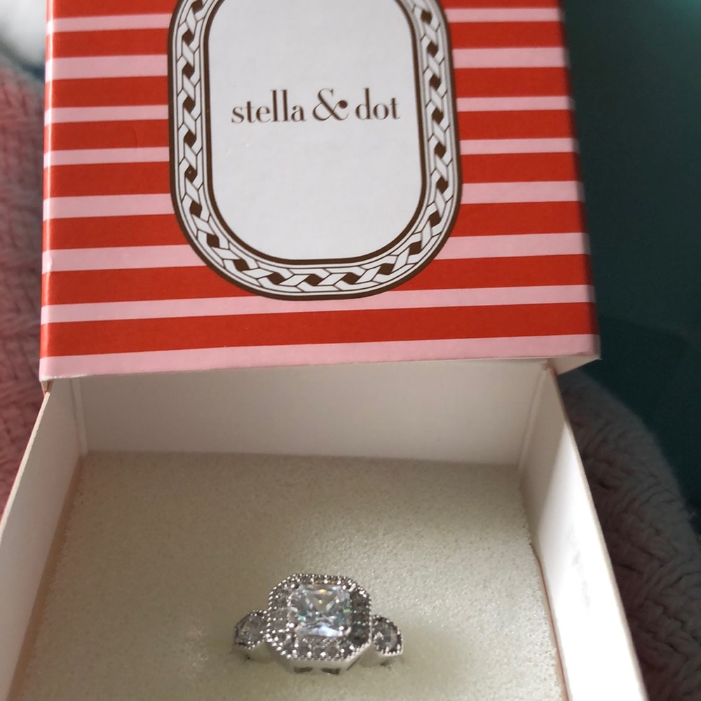 EUC Stella & Dot Art Deco Ring